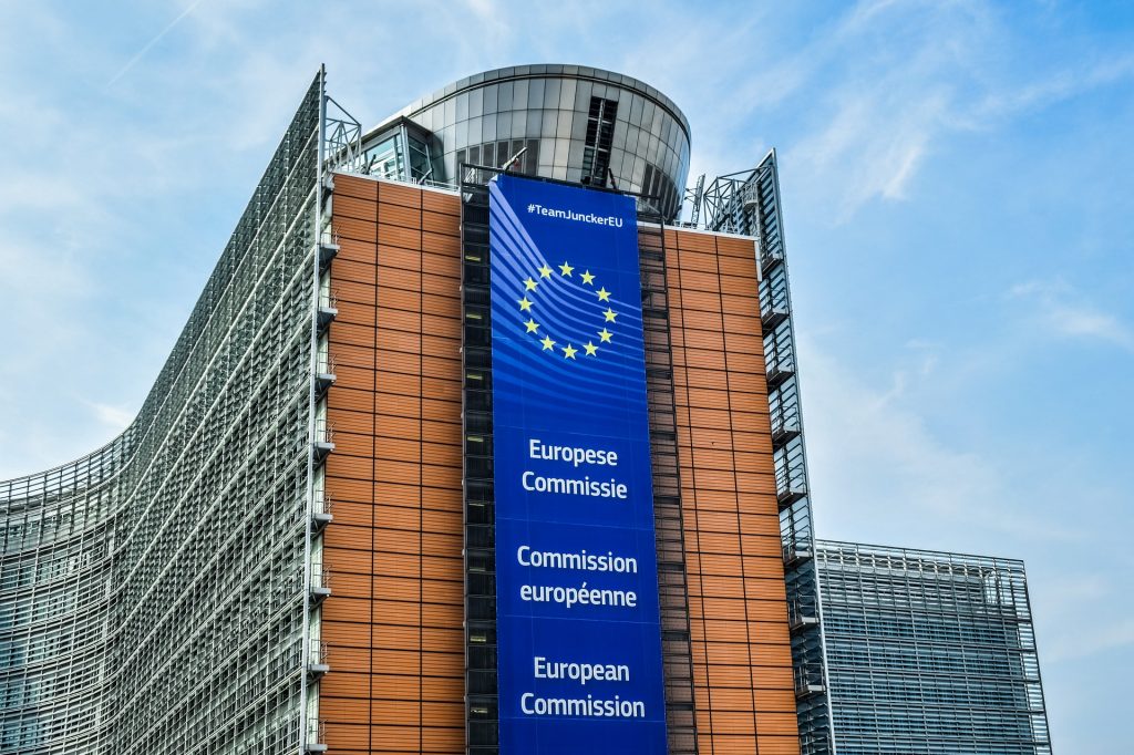 Komisarz UE migranci czynia nas bogatszymi
