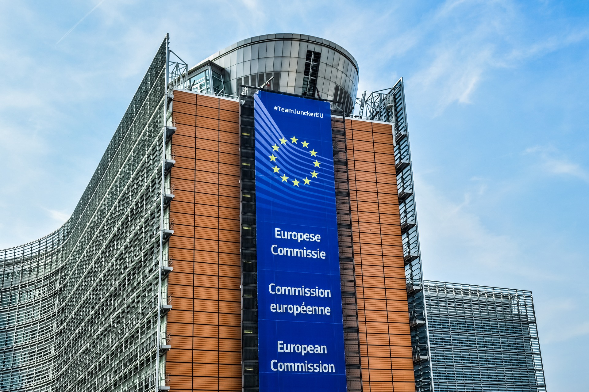 Komisarz UE migranci czynia nas bogatszymi